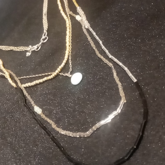 Loft layered gold ,black,silver seed beads with small natural stone pendant - Picture 5 of 9